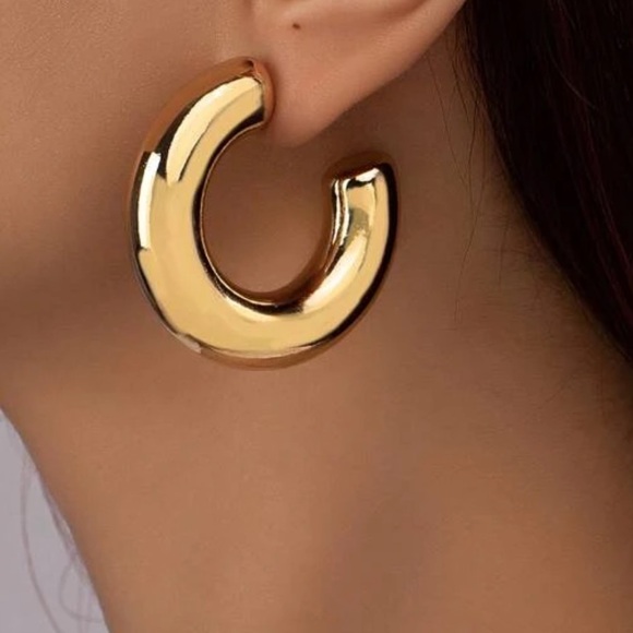 Delilah Wear Jewelry - New cuff hoop earring